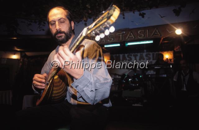 chypre 25.JPG - Joueur de bouzoukiLimassolChypre